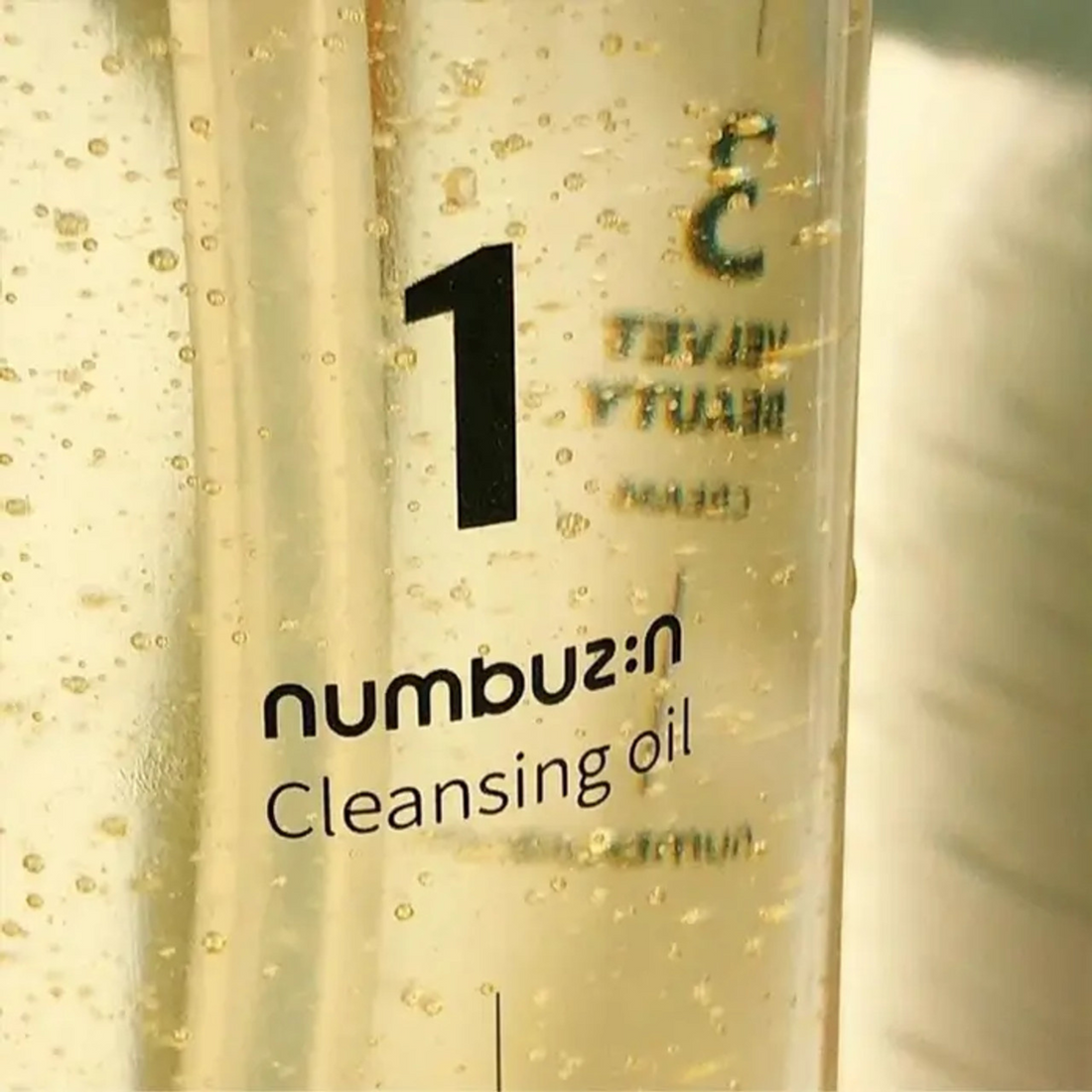 NUMBUZIN No.1 Easy Peasy Cleansing Oil (300ml) close-up