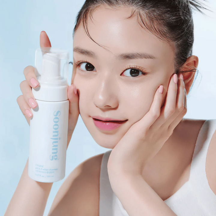 ETUDE HOUSE Soon Jung P.H. 6.5 Whip Cleanser (150ml) Model